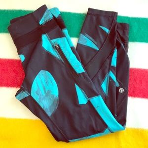Lululemon 4 capri blue print pants leggings black